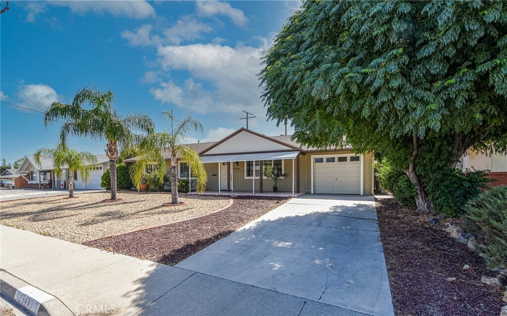 Property Photo: 25981 Coombe Hill Drive CA 92586