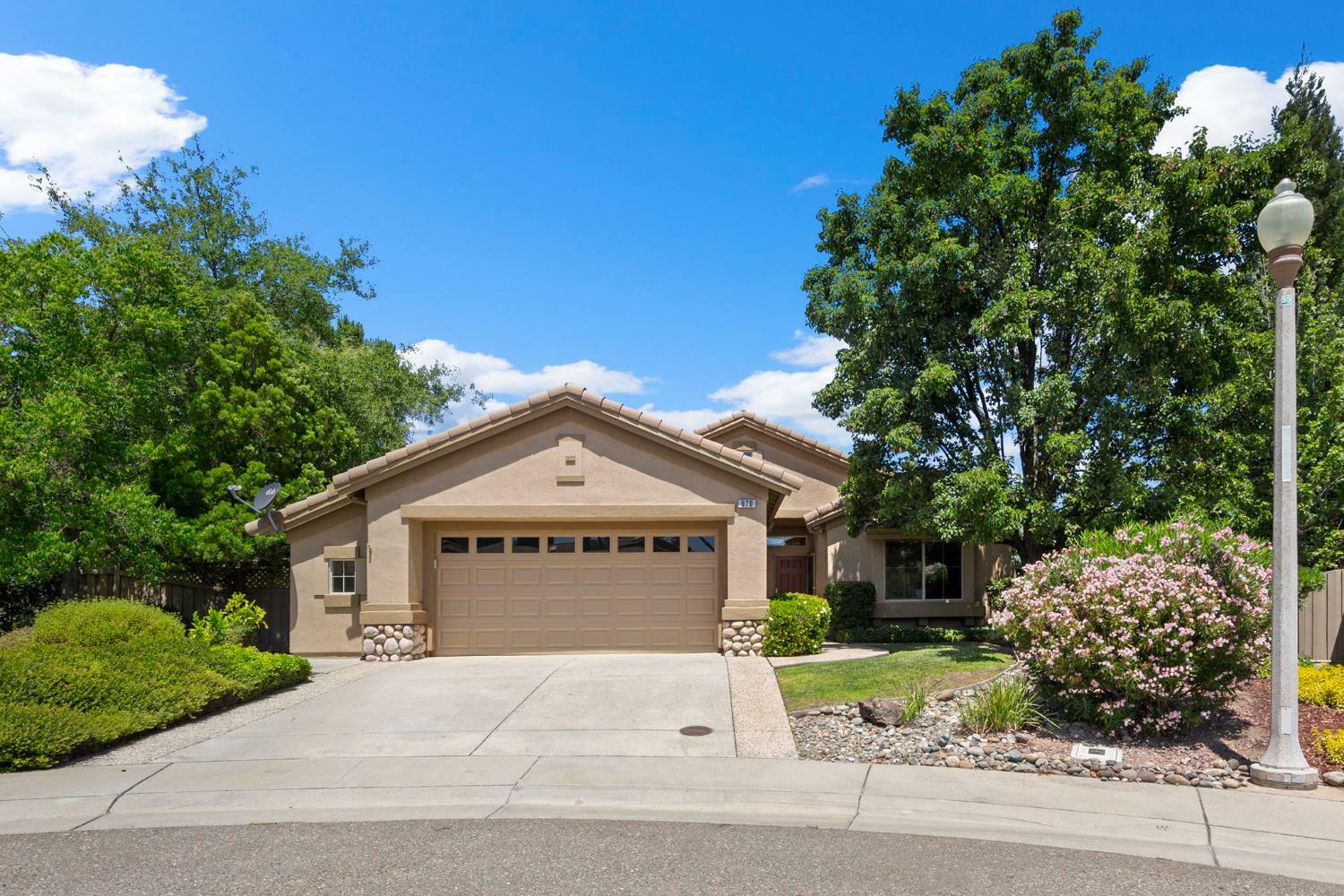 Property Photo: 970 Linnet Court CA 95648