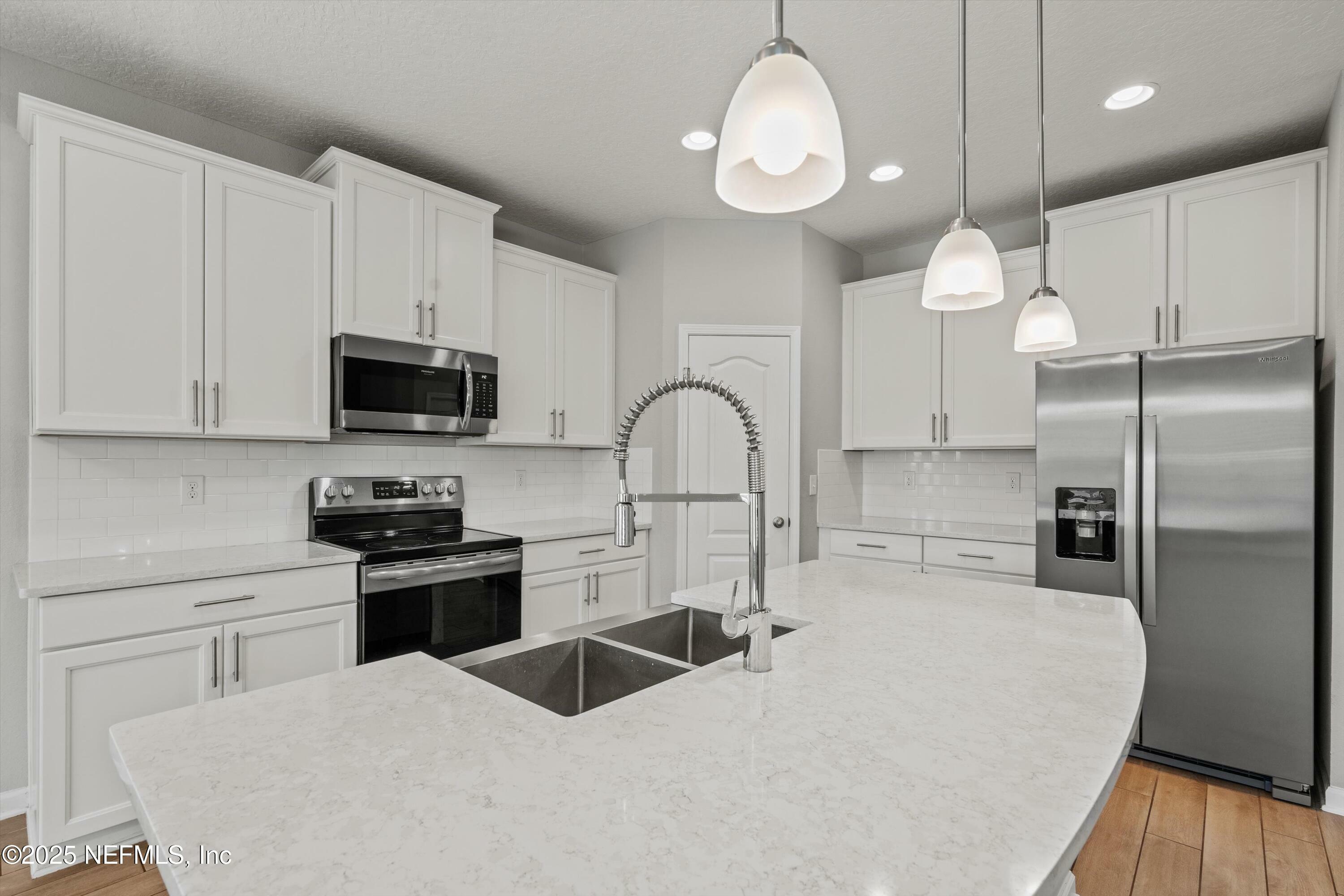 Property Photo: 8047 Arctic Fox Road FL 32222