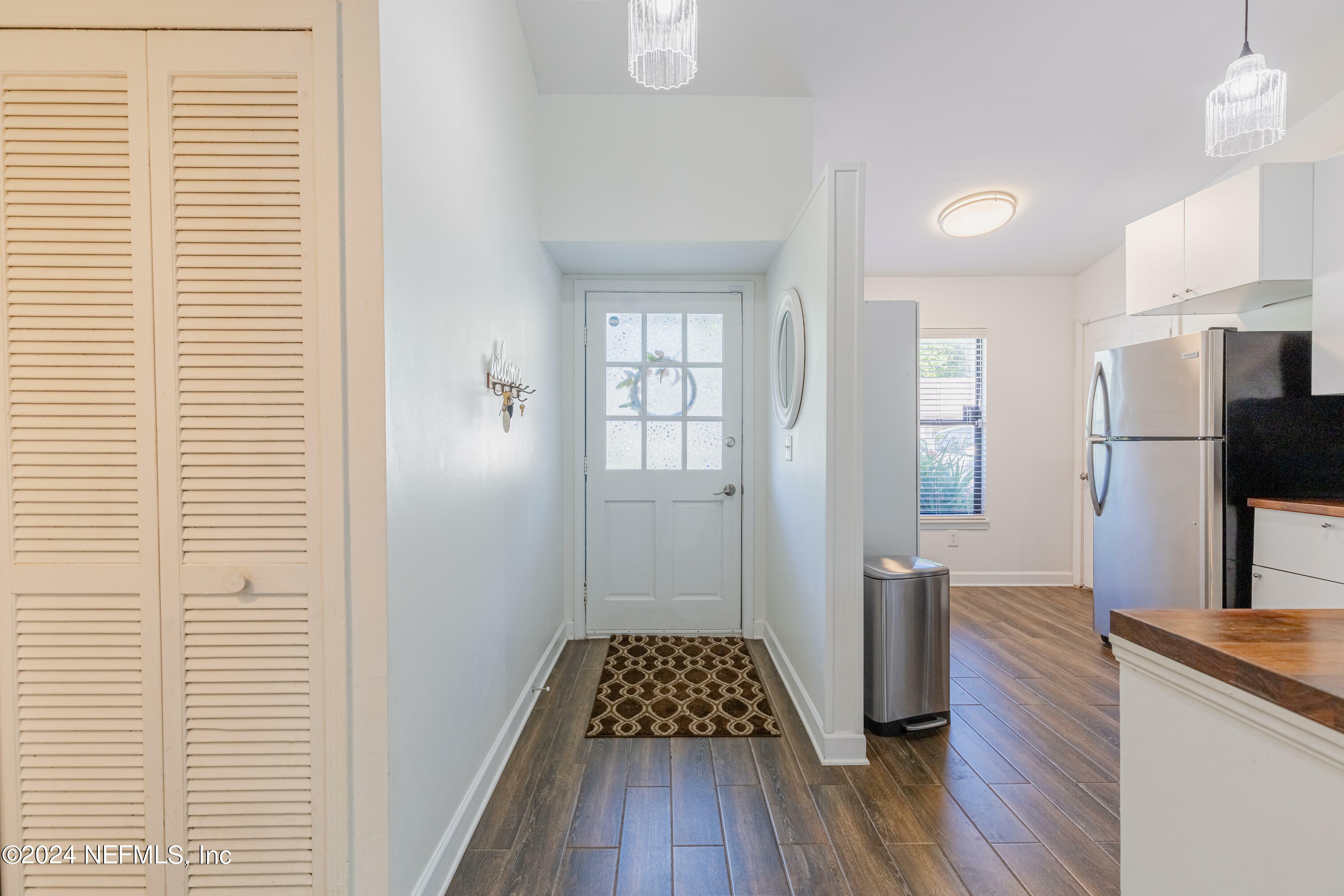 Property Photo: 11427 N Malibu Way FL 32223