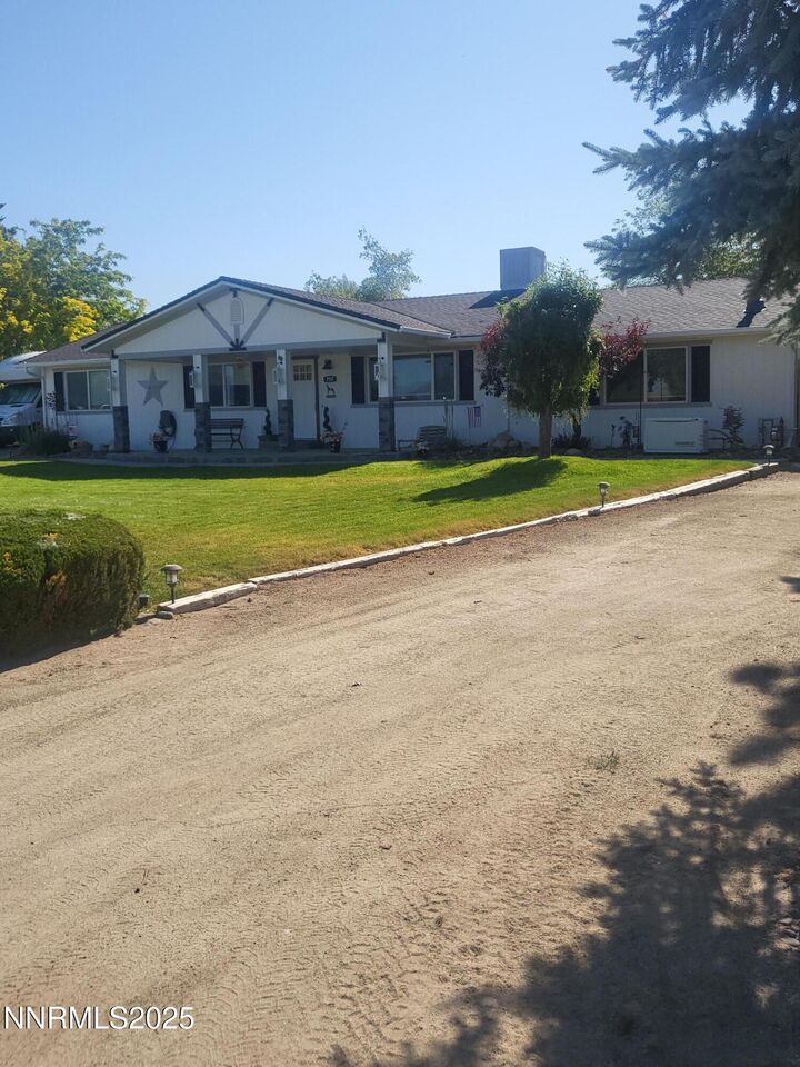 Property Photo: 757 Pinto Circle NV 89410