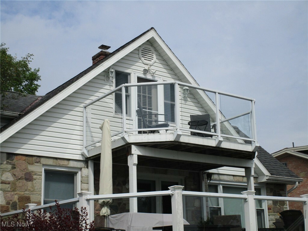 Property Photo: 32600 Wooddale Drive OH 44432