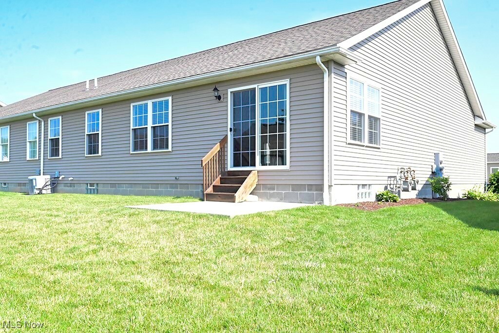 Property Photo: 21 Danbury Court NW OH 44481