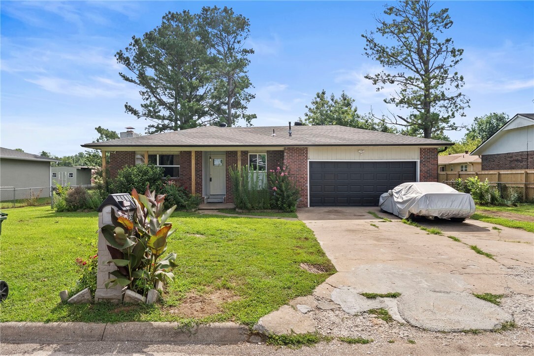 Property Photo:  2305 S 16th Street  AR 72758 