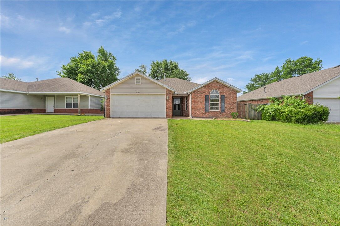 Property Photo:  2317 SW Morris Street  AR 72712 