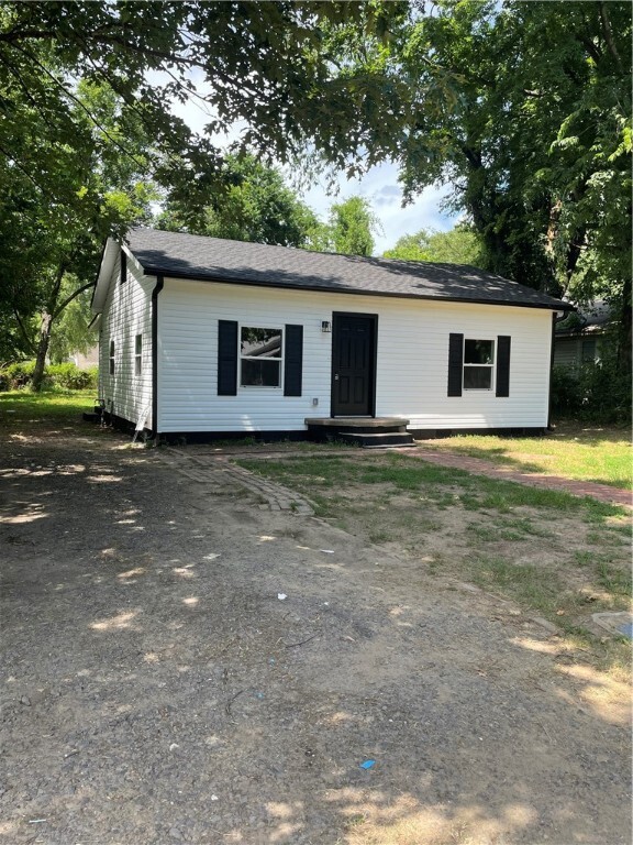 Property Photo:  617 E E  AR 72801 