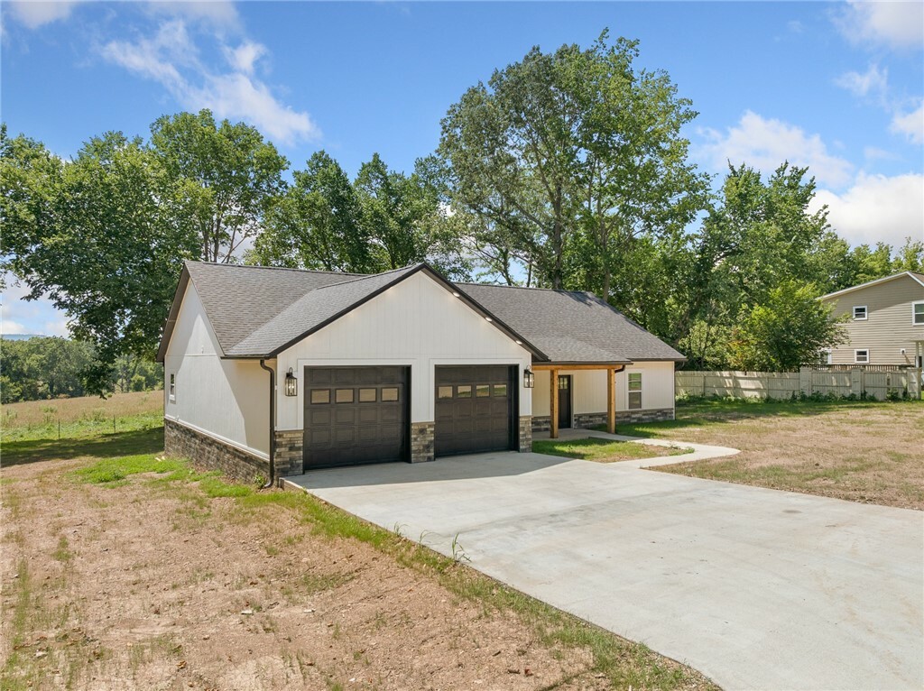 Property Photo: 1348 Columbine Cove AR 72601