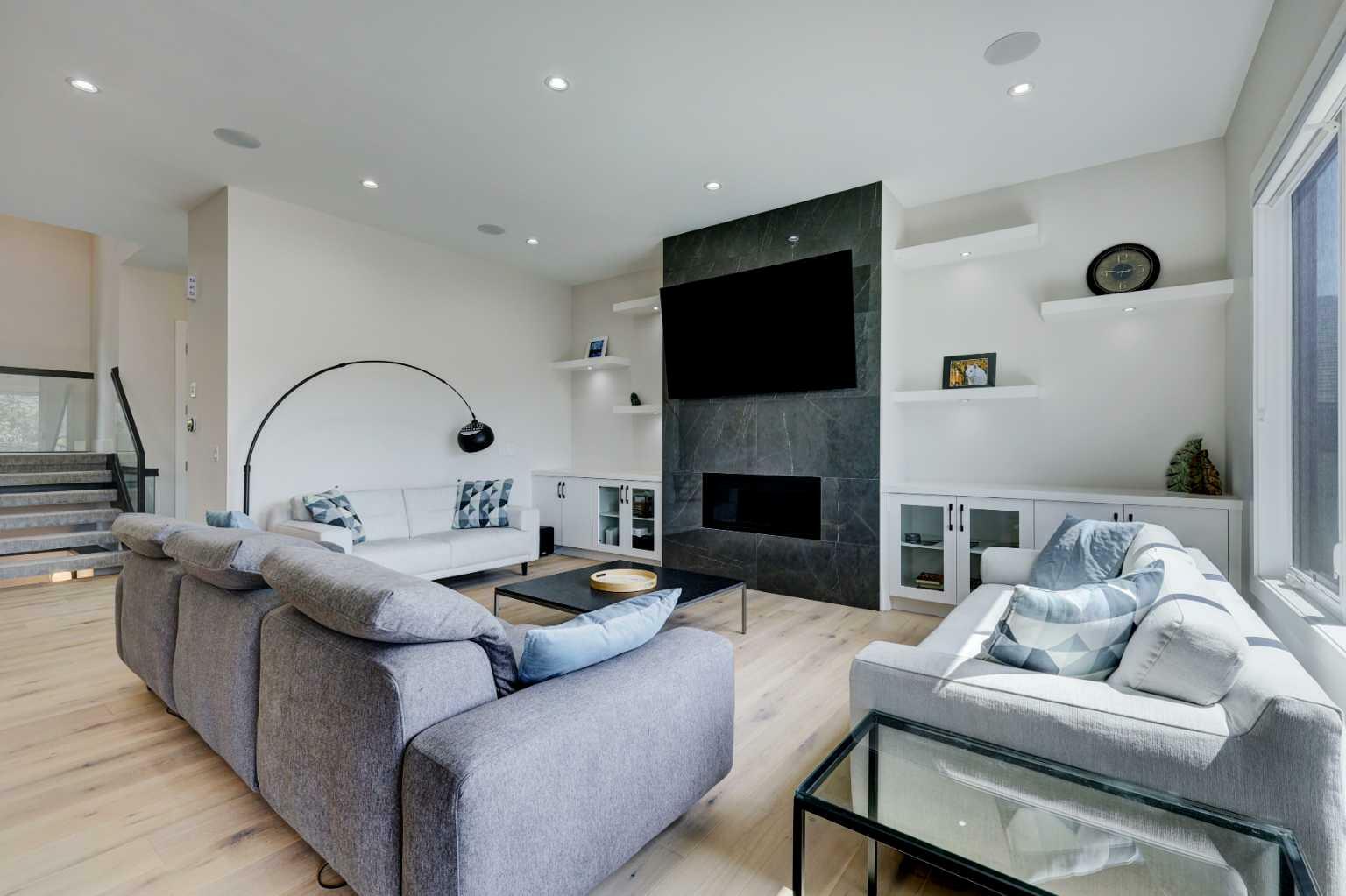 Property Photo: 4607 22 Avenue NW AB T3B 0X9