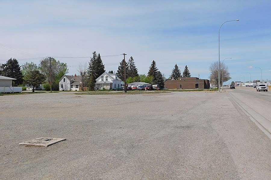 Property Photo: 4419 1 St Street W AB T0L 0T0