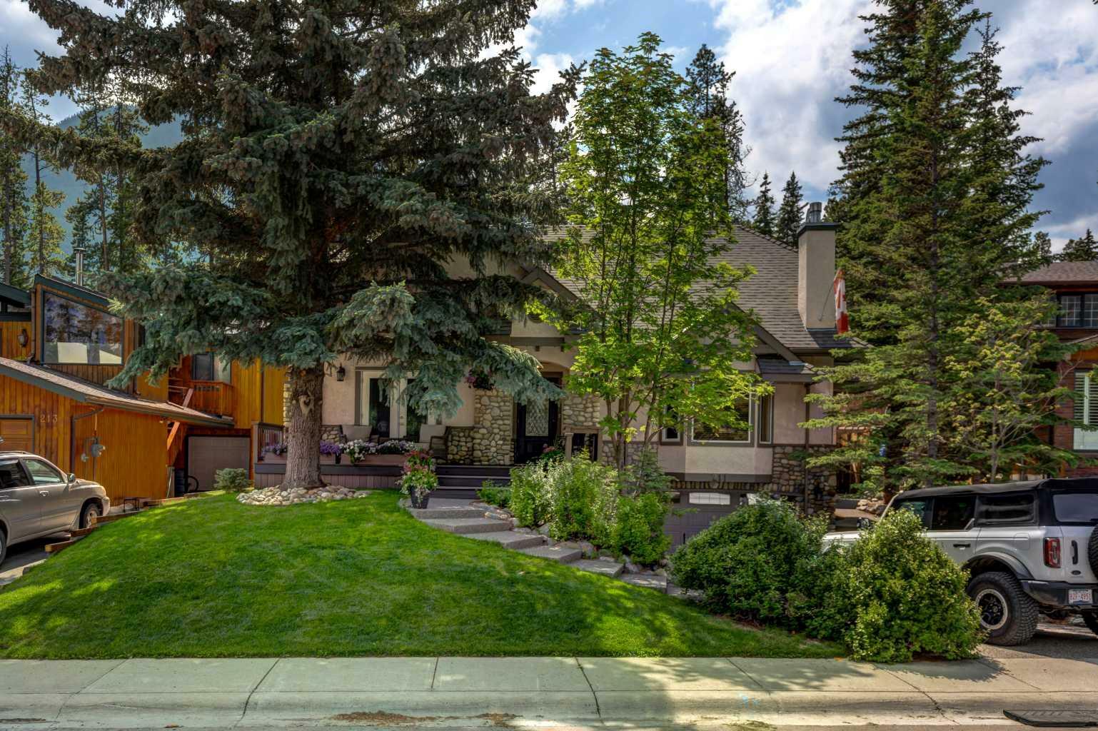Property Photo: 211 Glen Crescent AB T1L 1A1