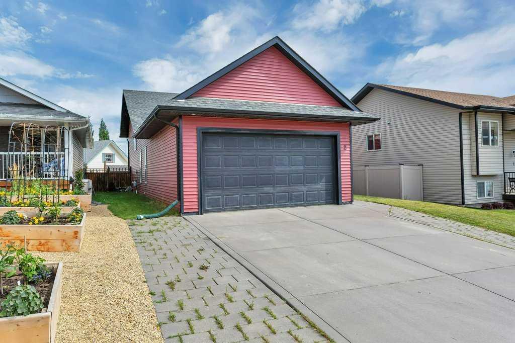 Property Photo: 2 Talisman Close AB T4L 2L9