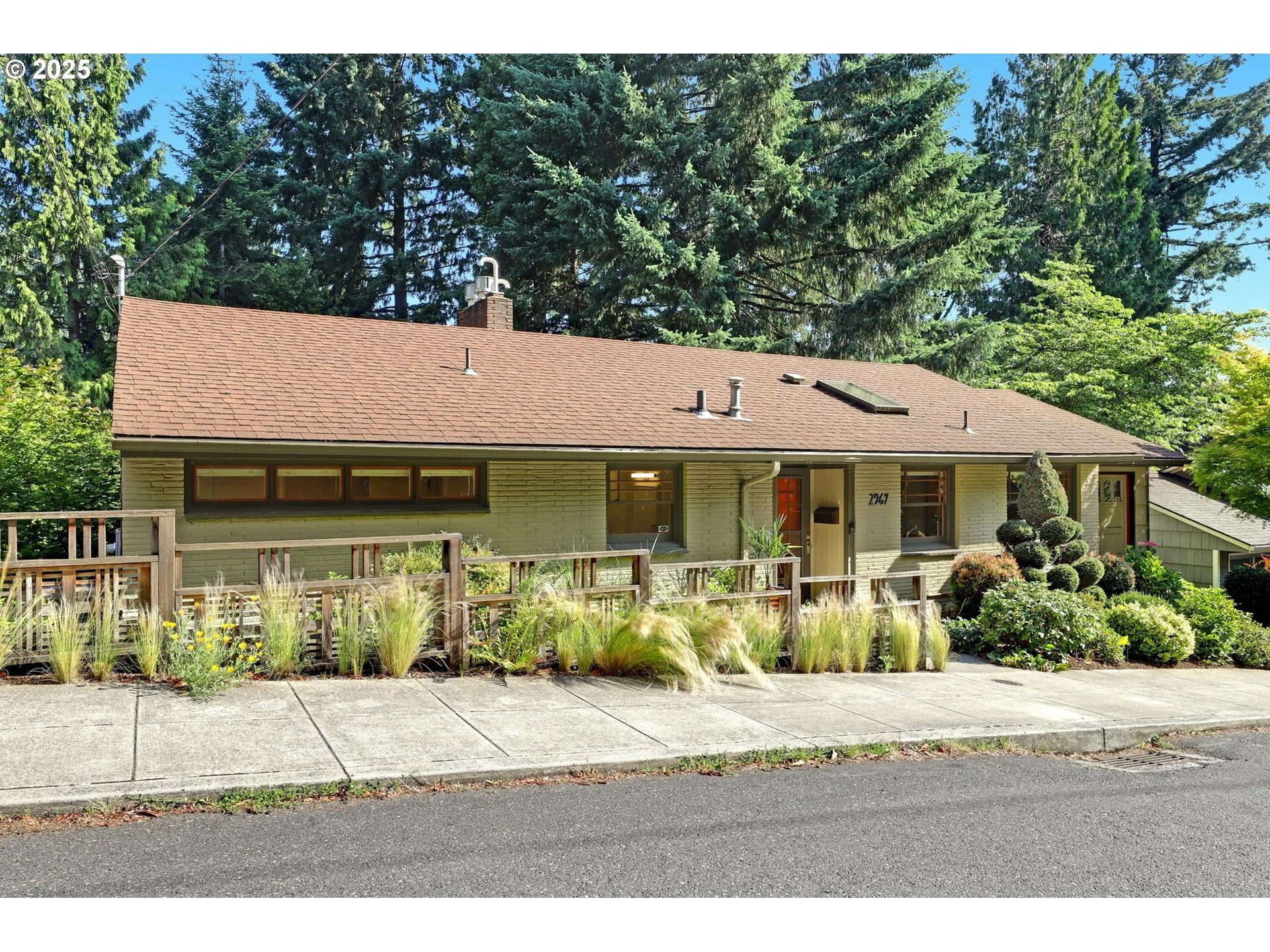 Property Photo: 2967 SW Champlain Dr OR 97205