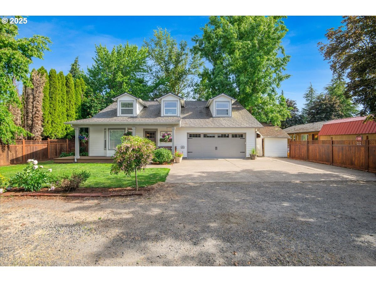 Property Photo: 223 N Balm St OR 97148