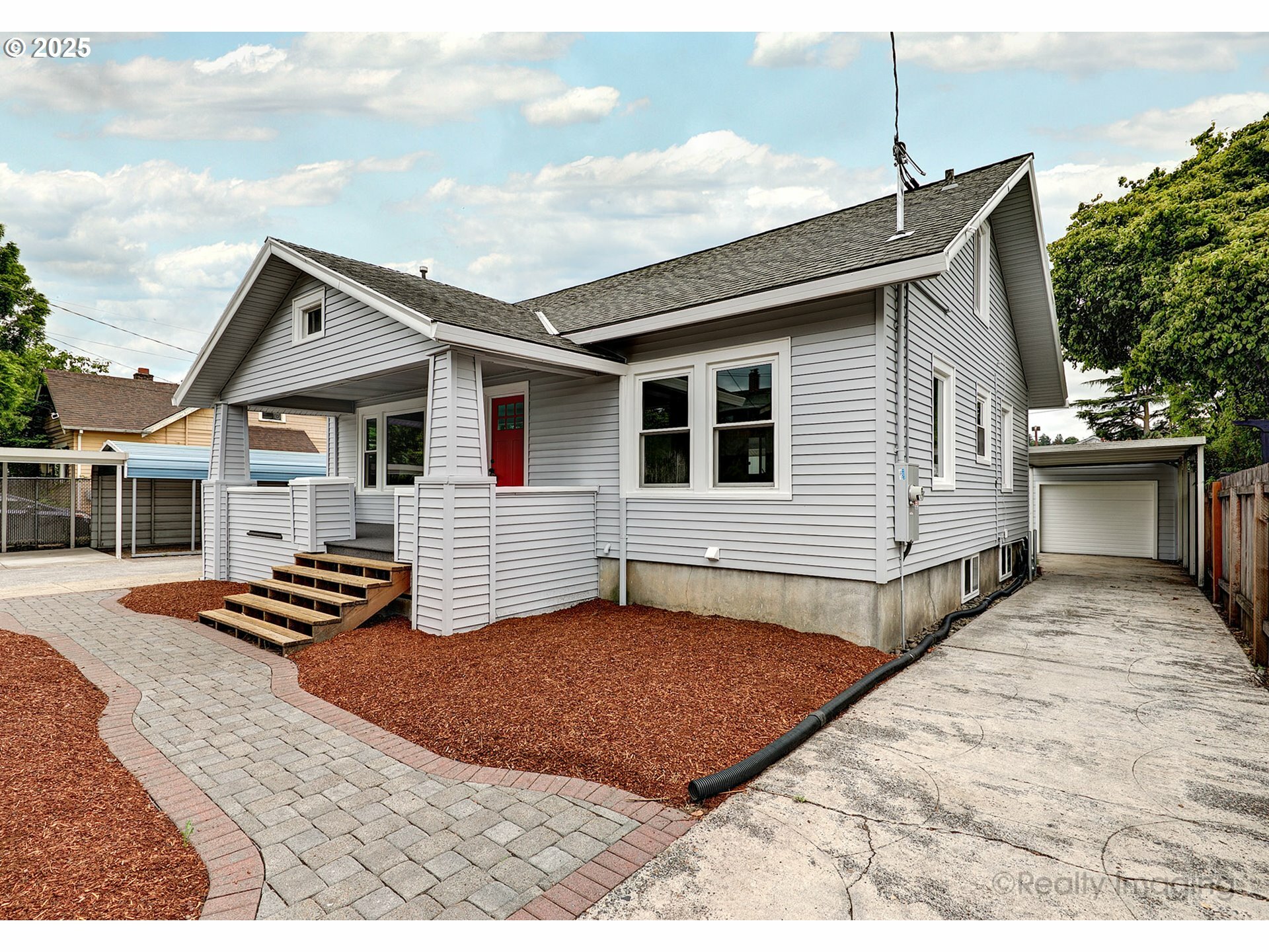 Property Photo: 237 SE 83rd Ave OR 97216