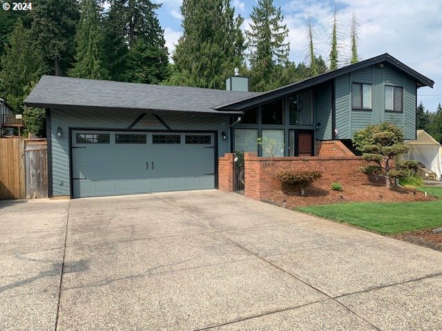 15415 SE Stohler Rd  Milwaukie OR 97267 photo