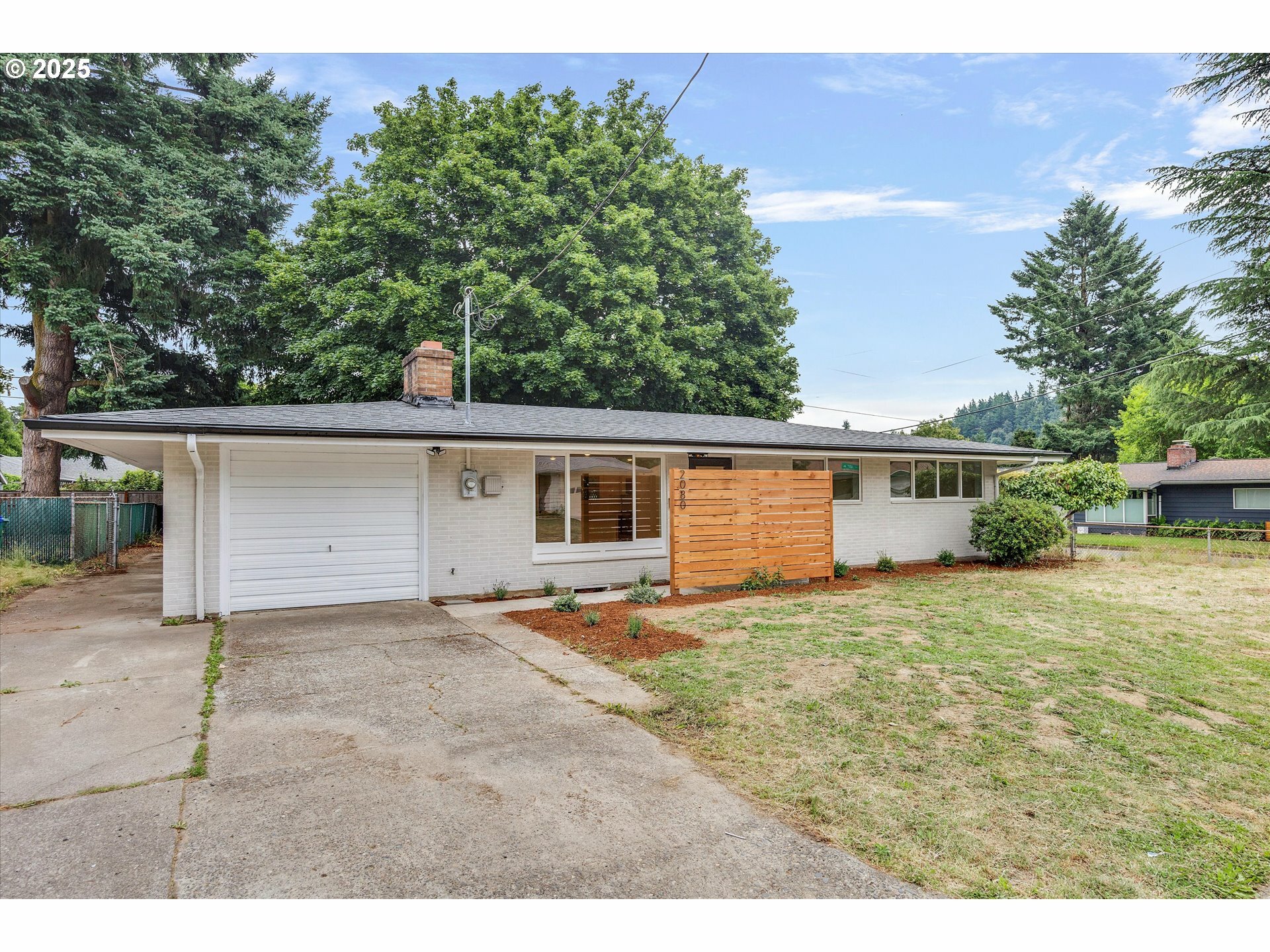 Property Photo:  2080 SE 101st Ave  OR 97216 