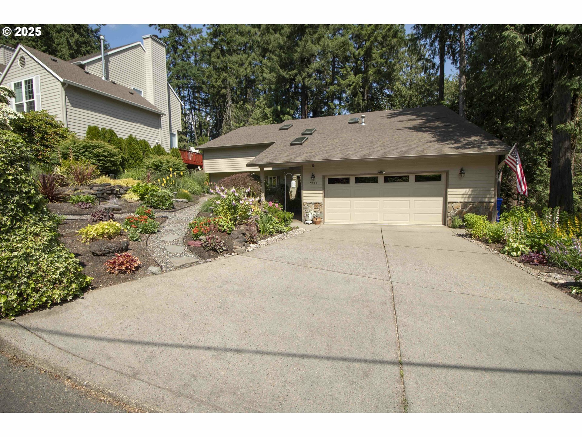 Property Photo:  5032 SW 39th Dr  OR 97221 