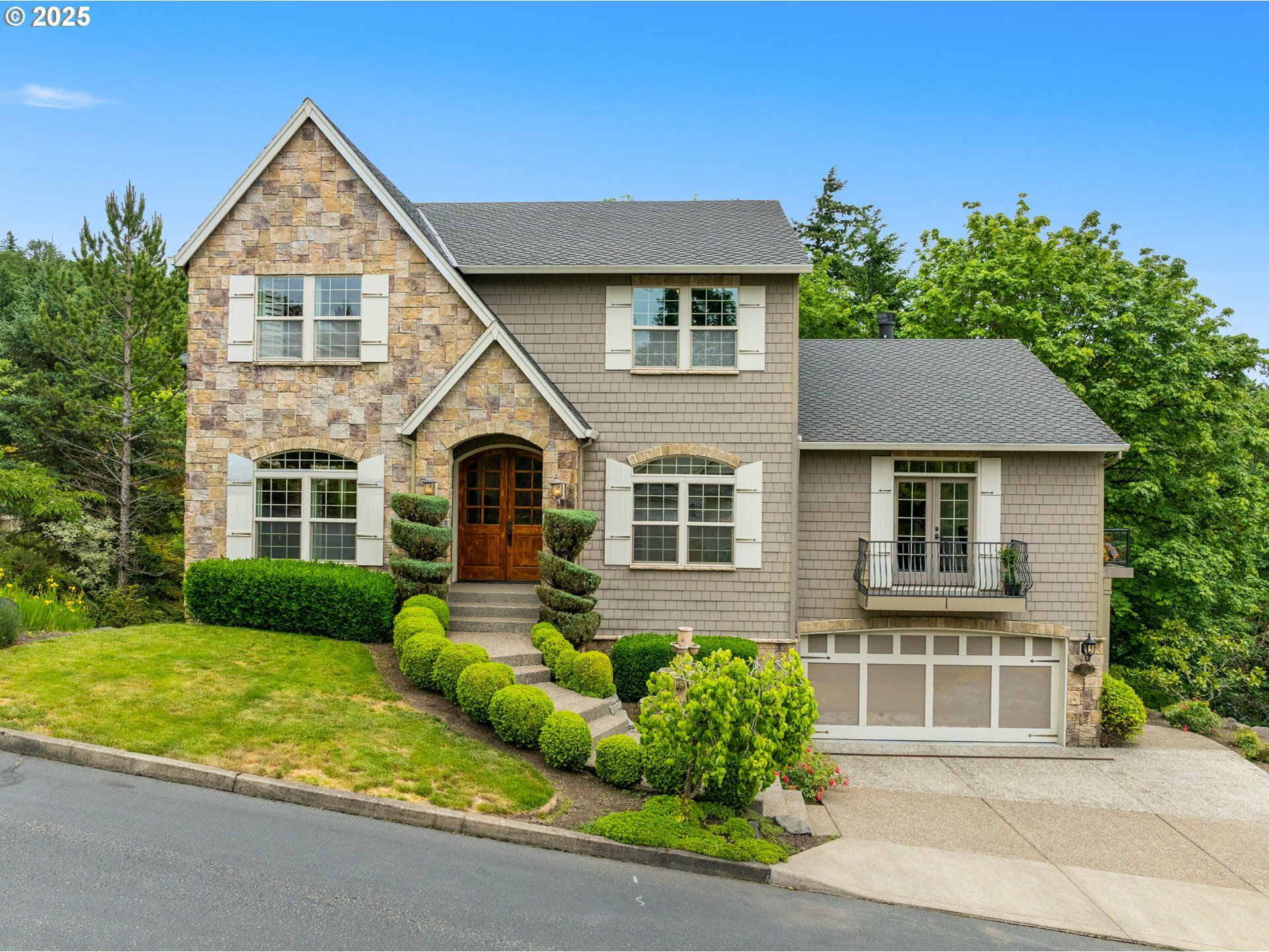 8342 NW Cedar Ln  Portland OR 97229 photo