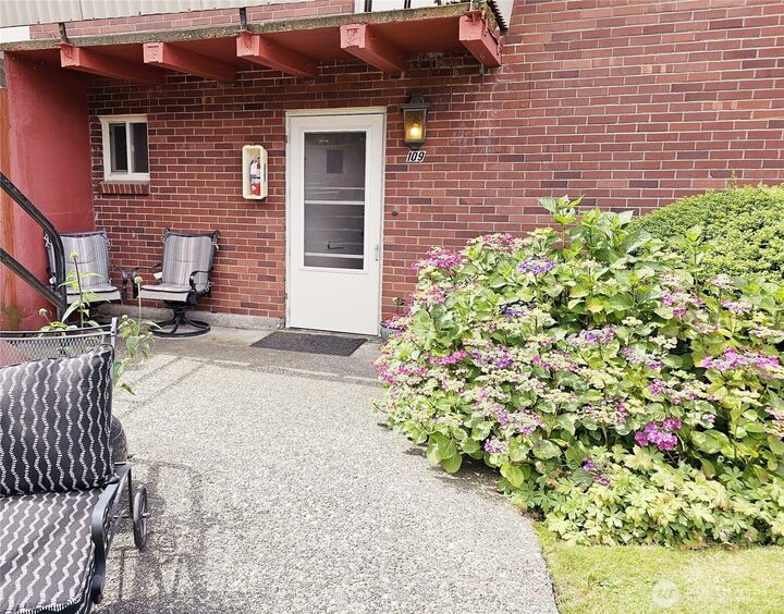 Property Photo: 901 N Forest Street 109 WA 98225
