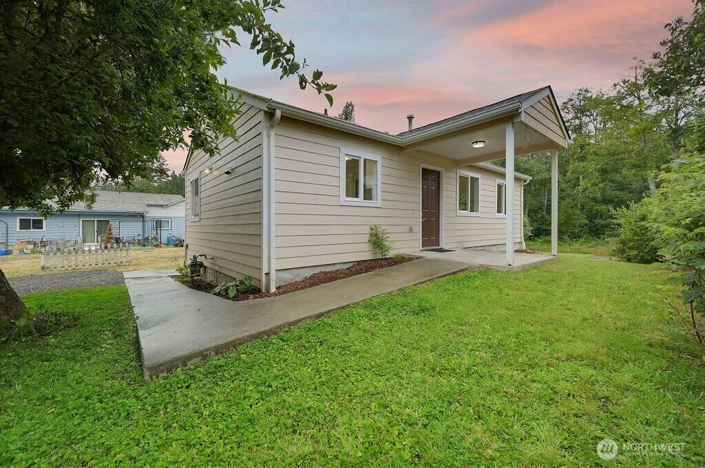 Property Photo: 416 Skylark Drive W WA 98312