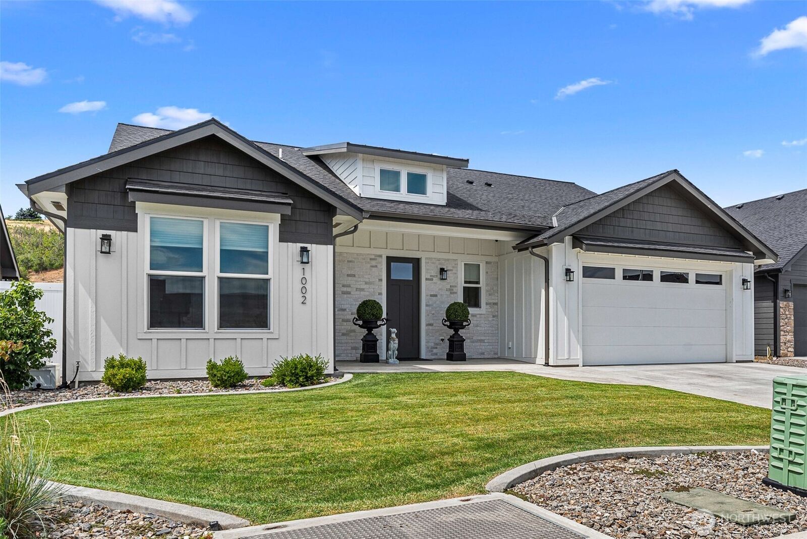 Property Photo:  1002  Racine Springs  WA 98801 