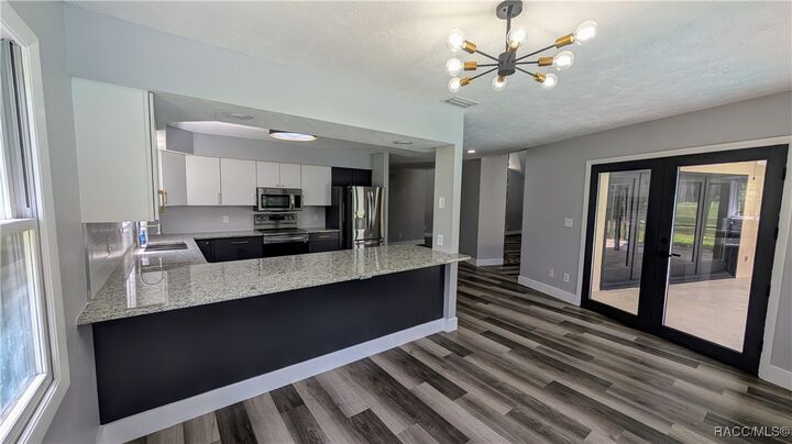 Property Photo: 768 E Jenkins Court FL 34442