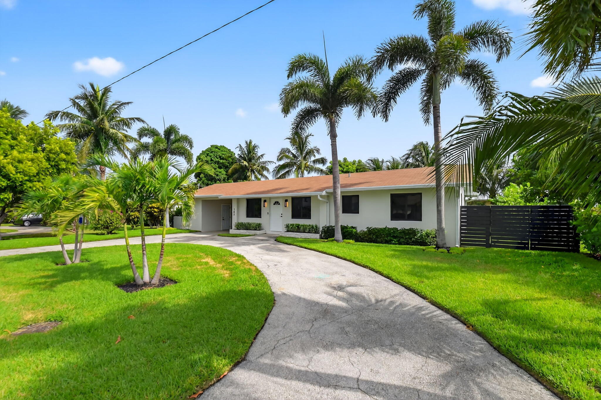 Property Photo:  143 SE 27th Way  FL 33435 