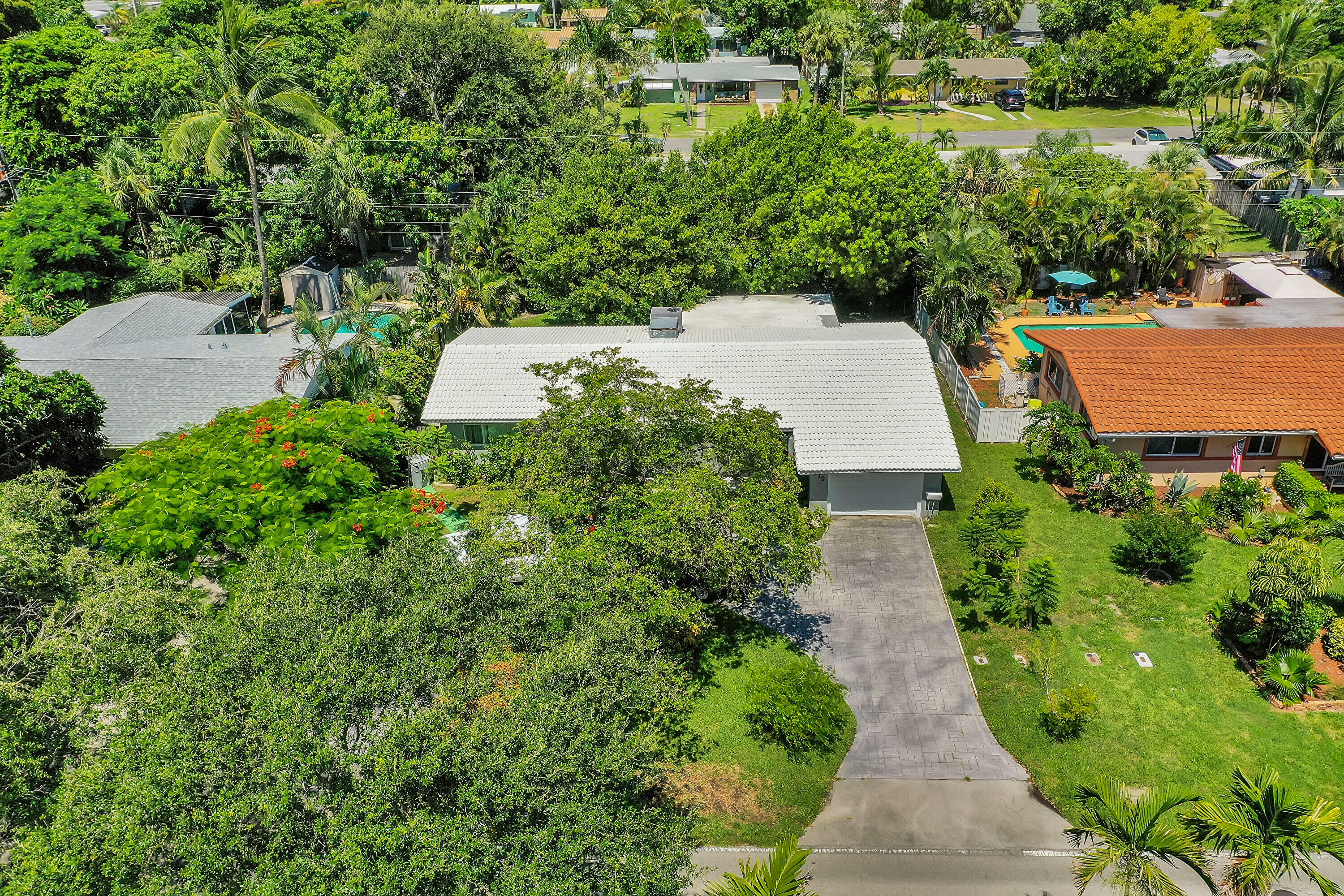 Property Photo:  919 NE 26th Avenue  FL 33062 