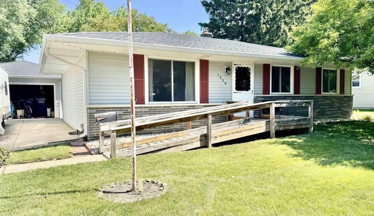 Property Photo:  1330 Roosevelt Avenue  WI 53546 