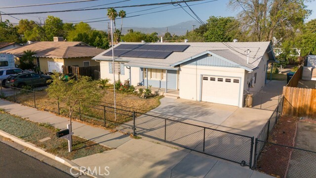 Property Photo: 552 S Thompson Street CA 92543