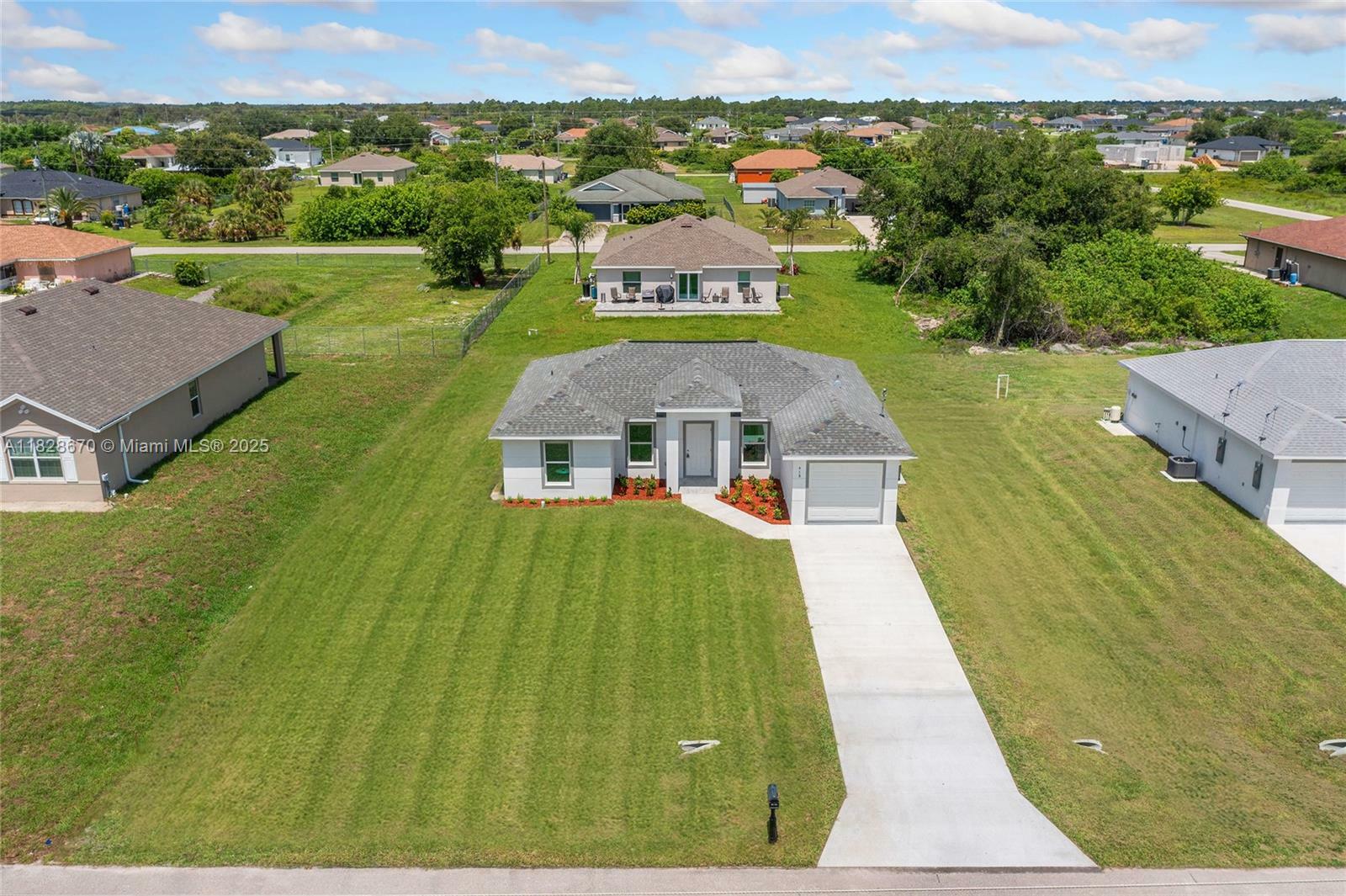 Property Photo: 418 Pinehurst Ave FL 33974