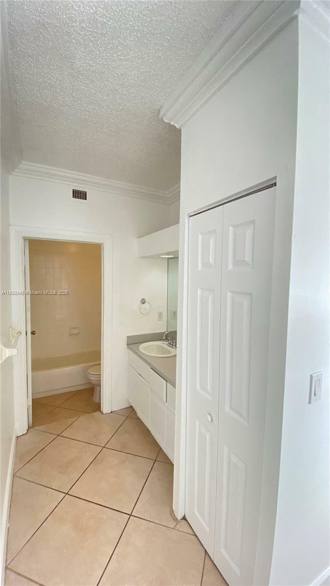 Property Photo: 1559 Michigan Ave 305 FL 33139