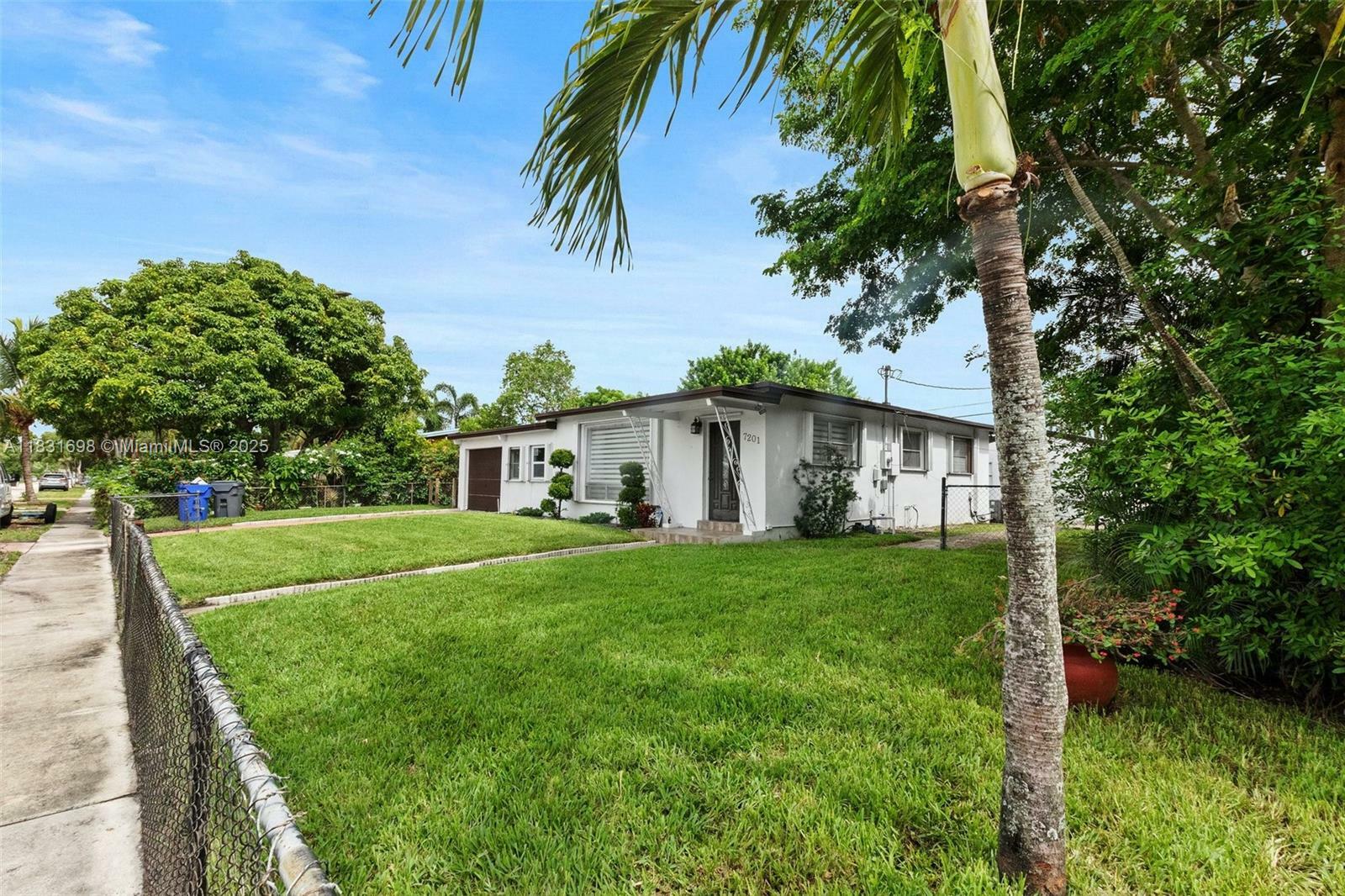 Property Photo:  7201 Hayes St  FL 33024 