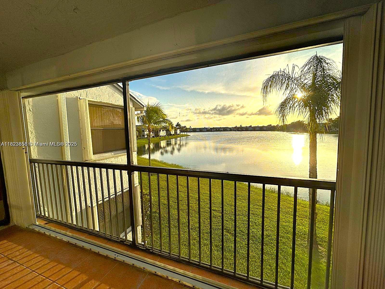 Property Photo: 1300 S Franklin Ave 1300D FL 33034