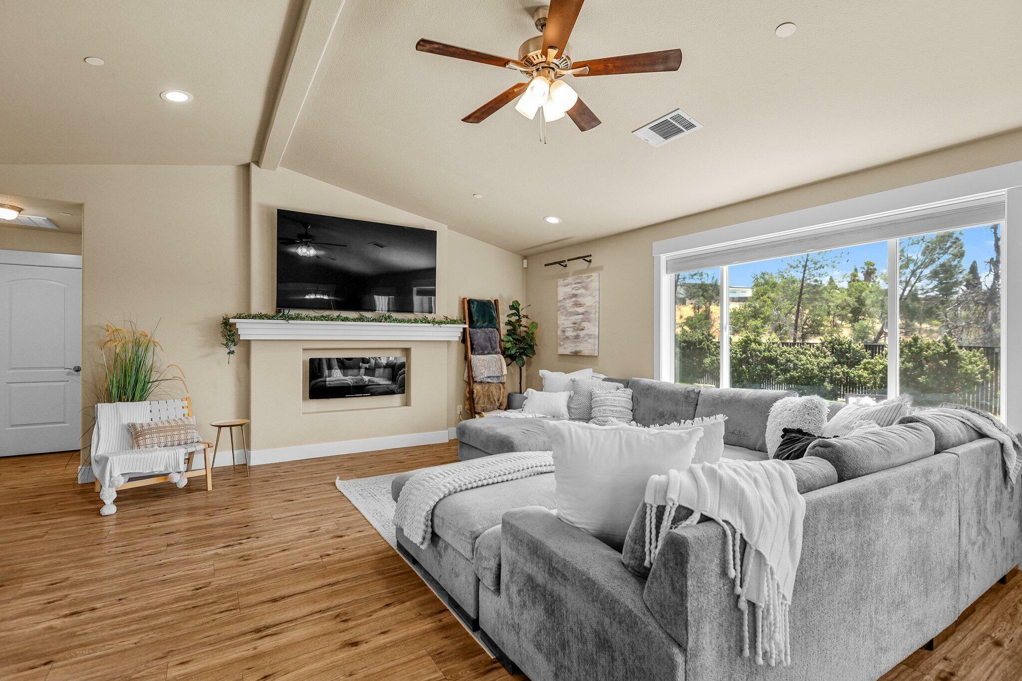 Property Photo:  1265 Yacht Court  CA 96003 