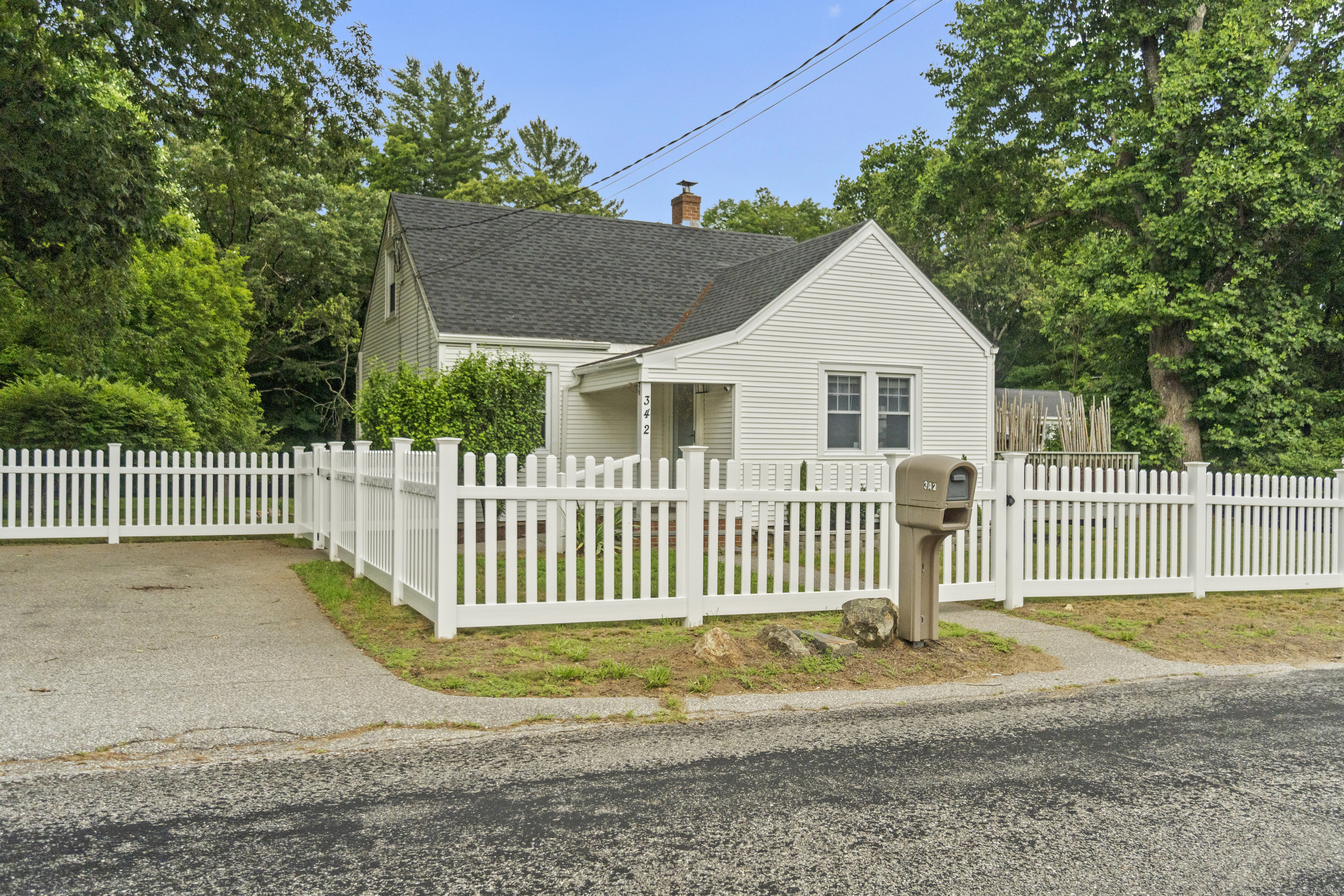 Property Photo: 342 Hunting Lodge Road CT 06268