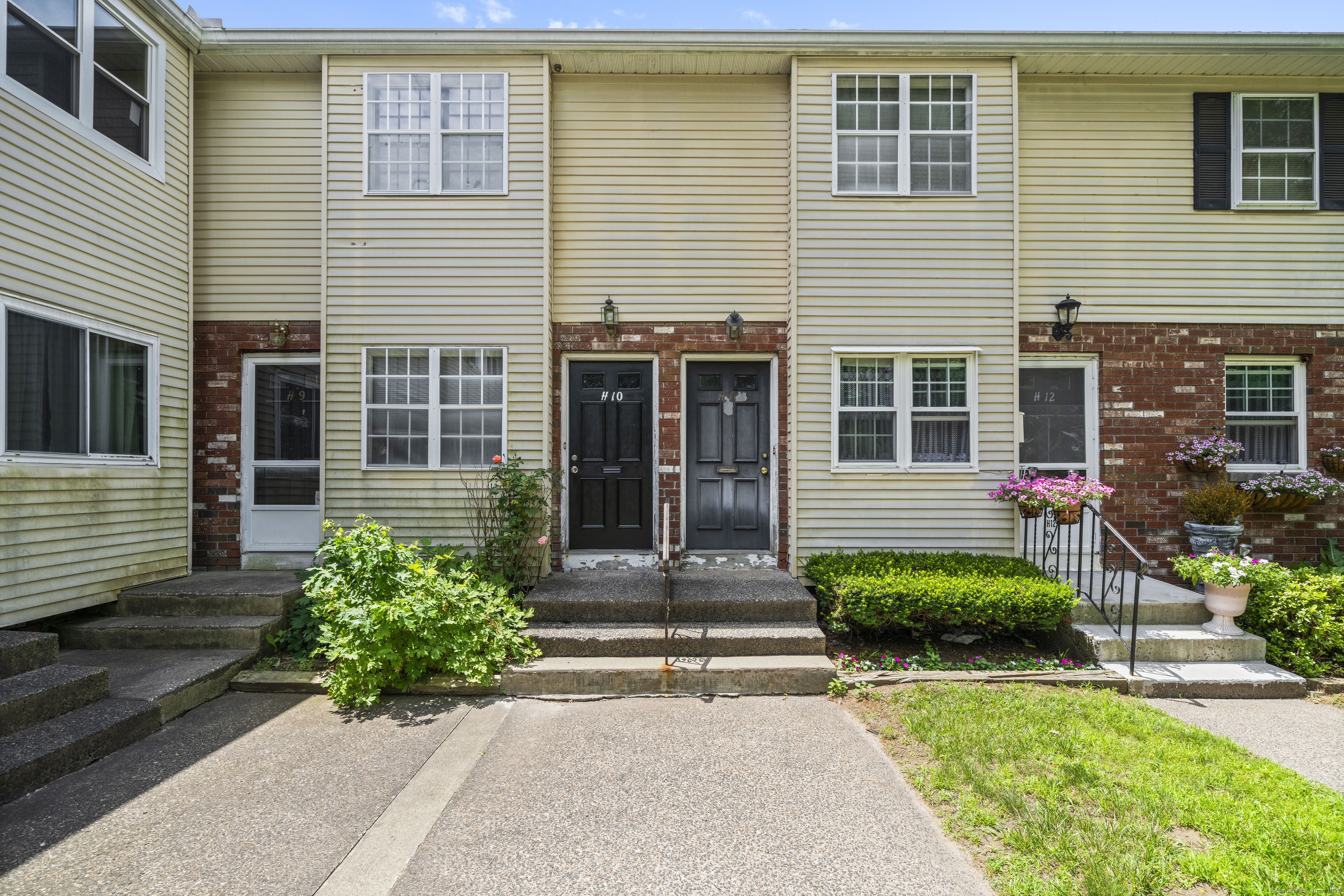 Property Photo: 10 Georgetown Drive H CT 06082