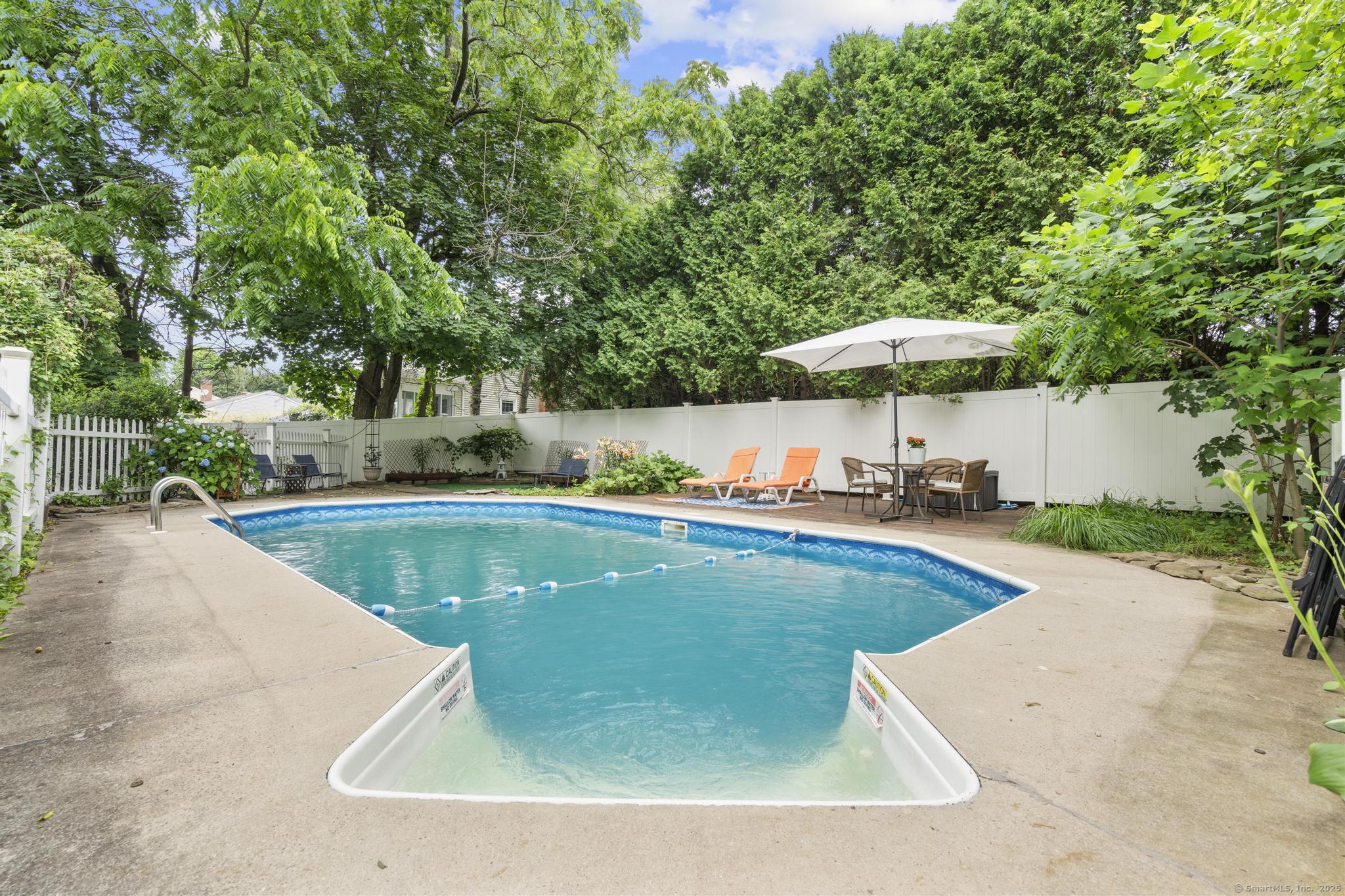 Property Photo: 8 Kim Lane CT 06450