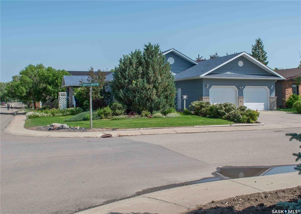 Property Photo: 801 Pleasant Valley Road SK S0L 2V0