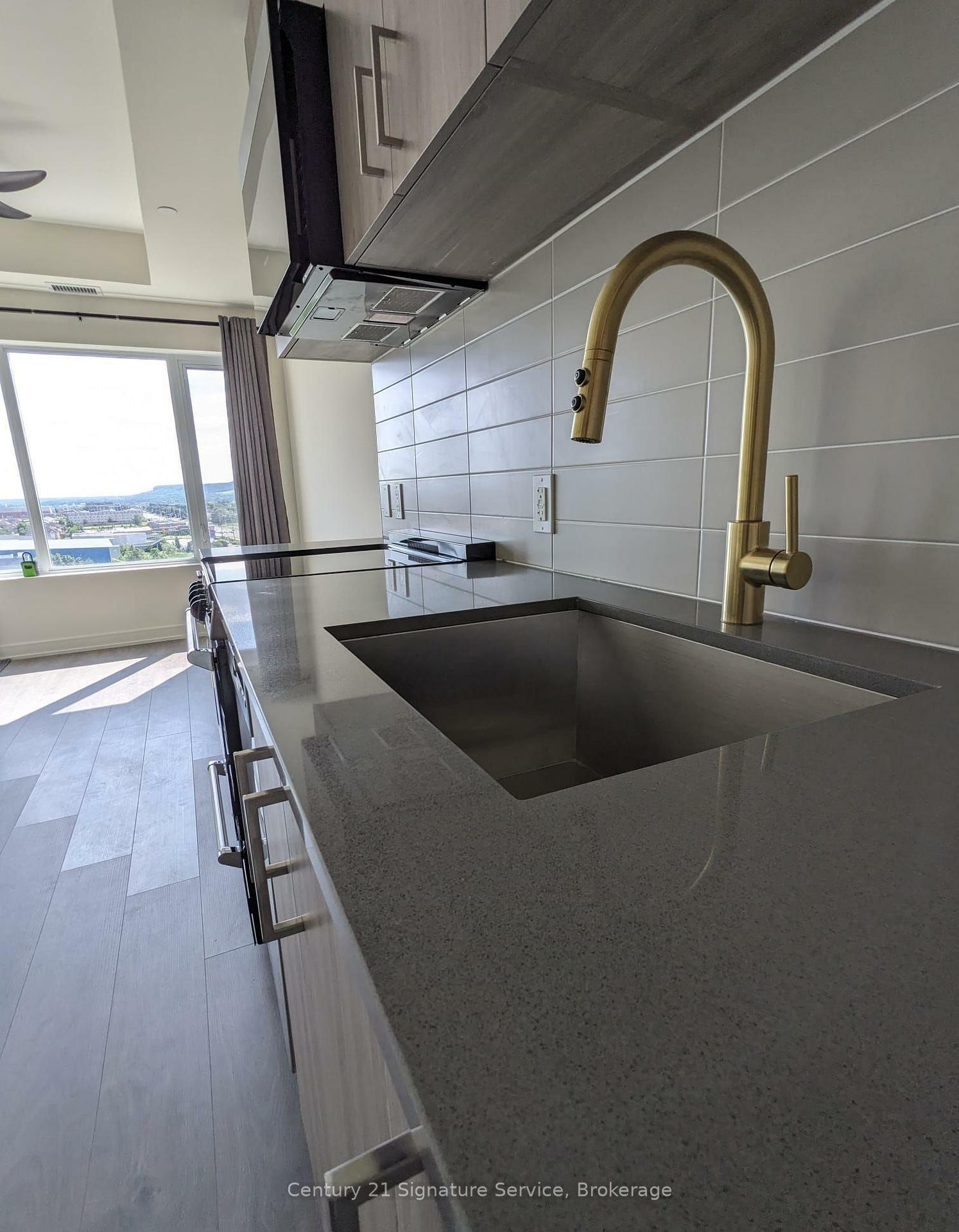 Property Photo:  8010 Derry Road 1004  ON L9T 9N3 