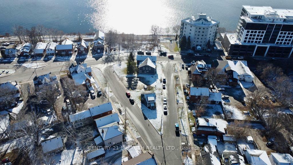 Property Photo: 194 Dunlop Street E ON L4M 1B4