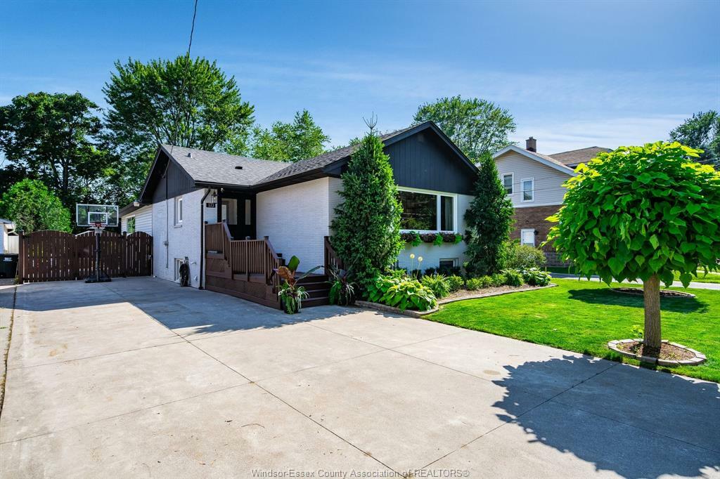 Property Photo: 533 Morand ON N9G 1H7