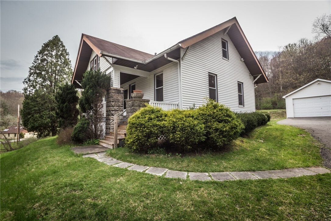 Property Photo: 2450 Pleuchel PA 15143