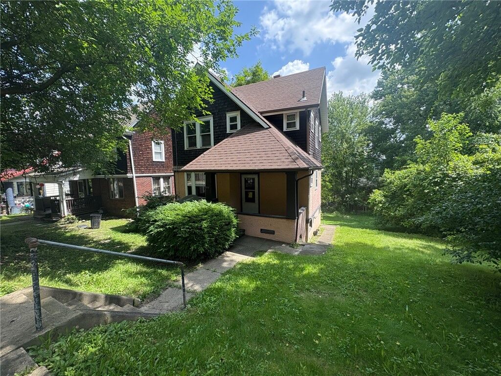 Property Photo: 800 N 6th St PA 15025