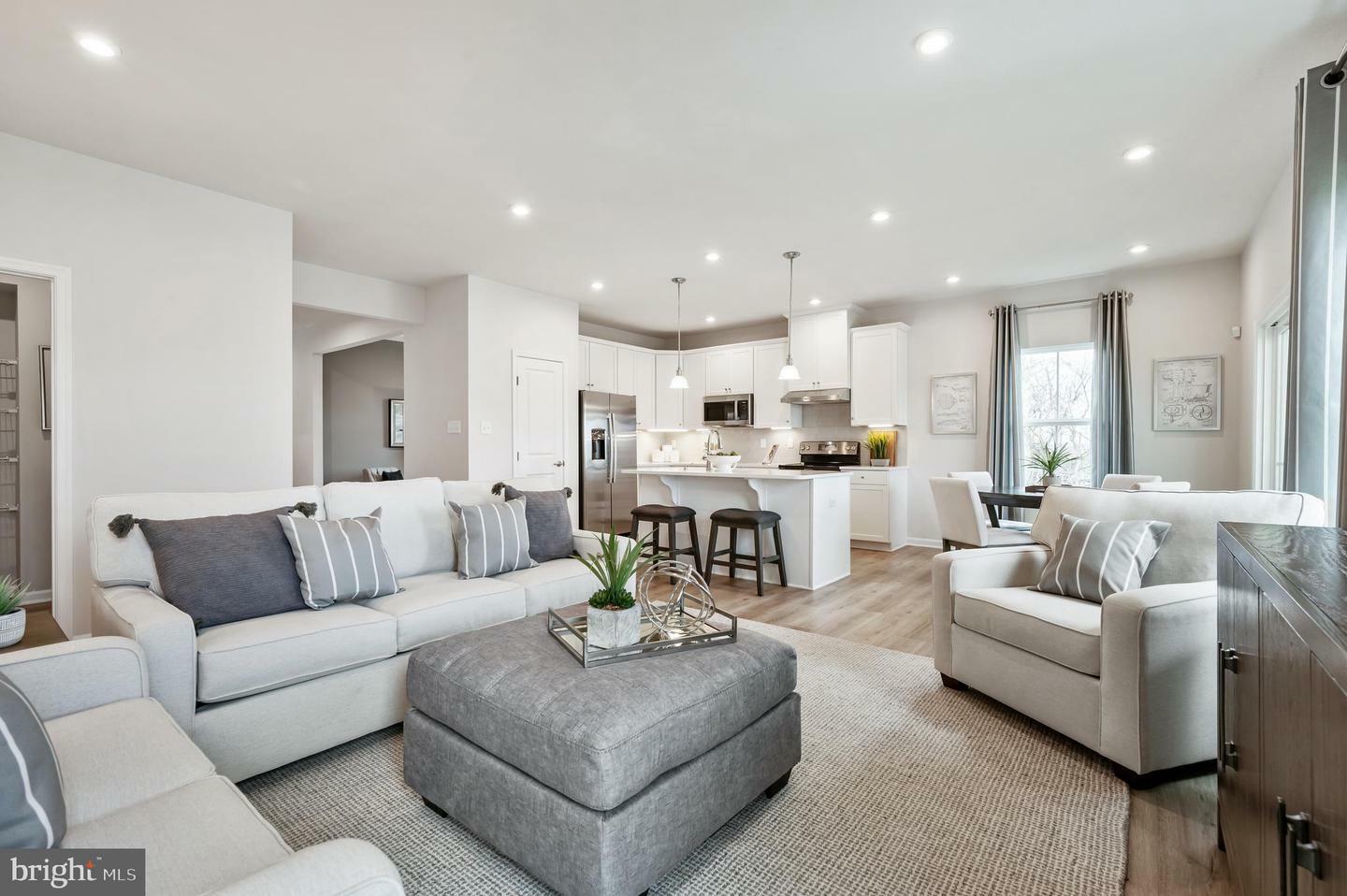 Property Photo:  