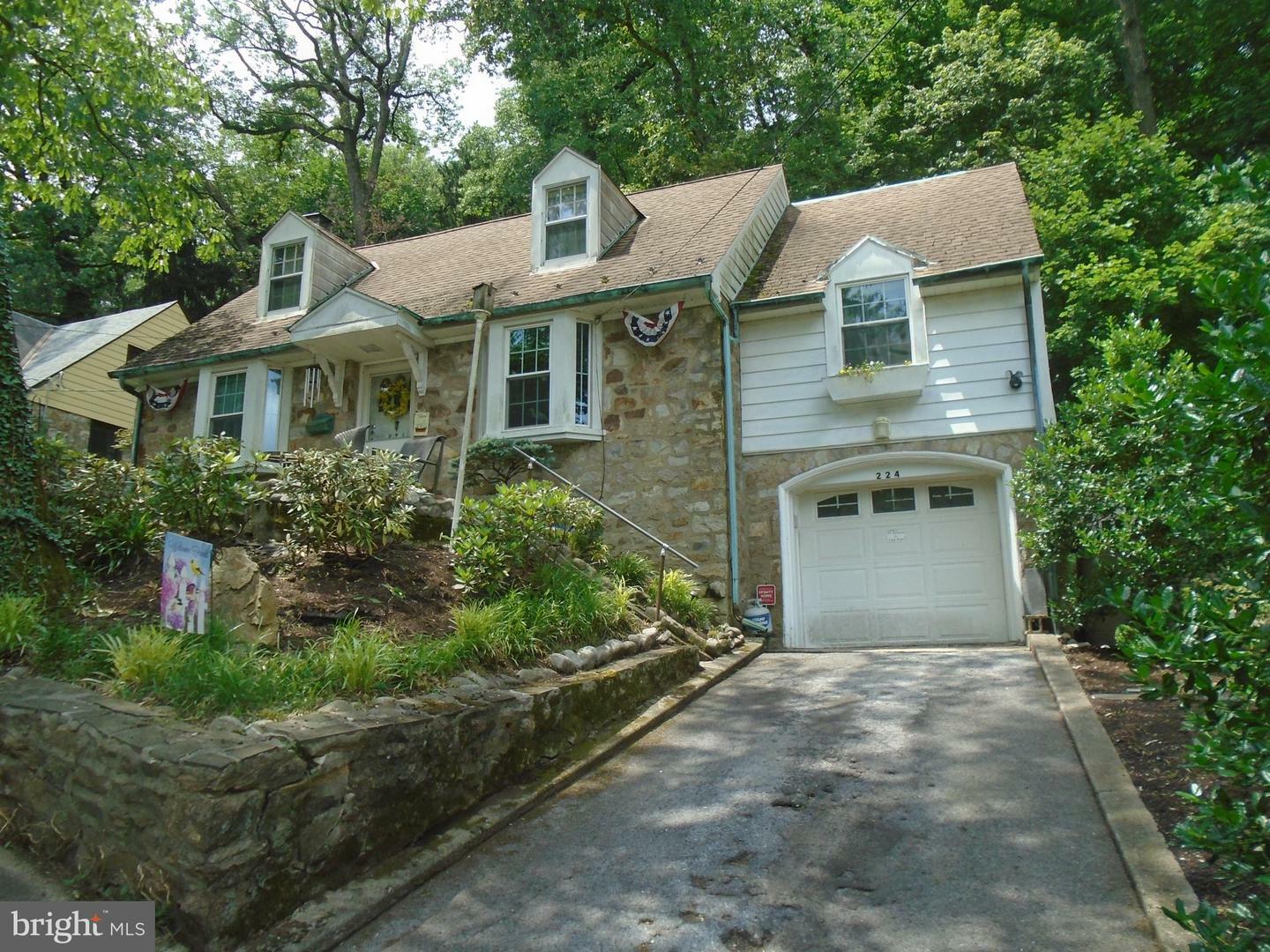 224 Laurel Avenue  Reading PA 19606 photo