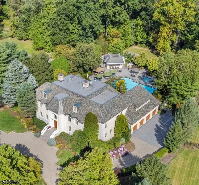 Property Photo:  9 Meadow Ct  NJ 07045 