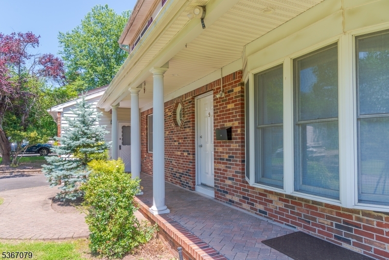 Property Photo:  9 Starlite Ct  NJ 07090 