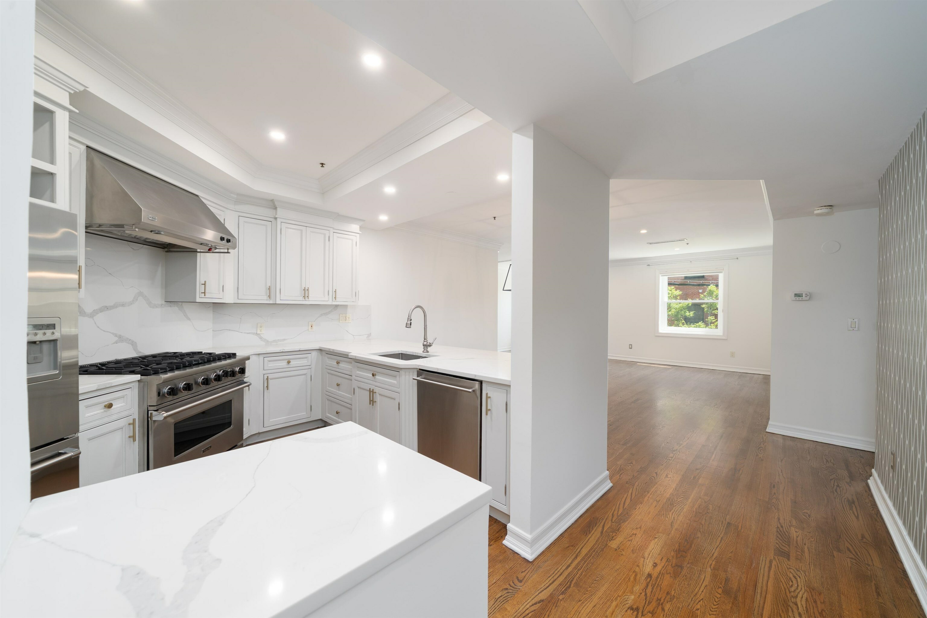 Property Photo:  600 Hudson St 2C  NJ 07030 