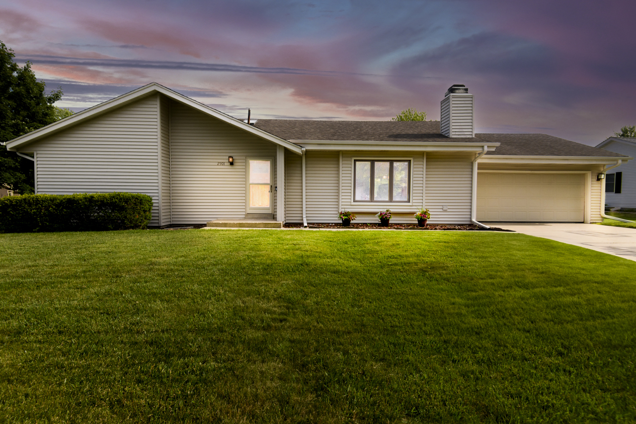 2901 W Hilltop Ln  Franklin WI 53132 photo